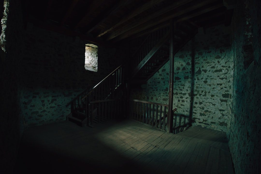 ba bộ bàn thờ tự xoay hướng trong đêm, sự bí ẩn của truyện ma bàn thờ miền Tây